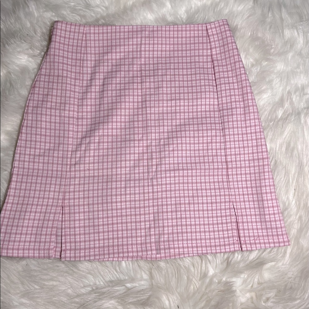 pink checkered skirt!